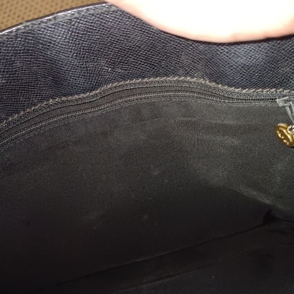 Chanel vintage caviar leather tote with tortoise shell charm - Picture 7 of 7